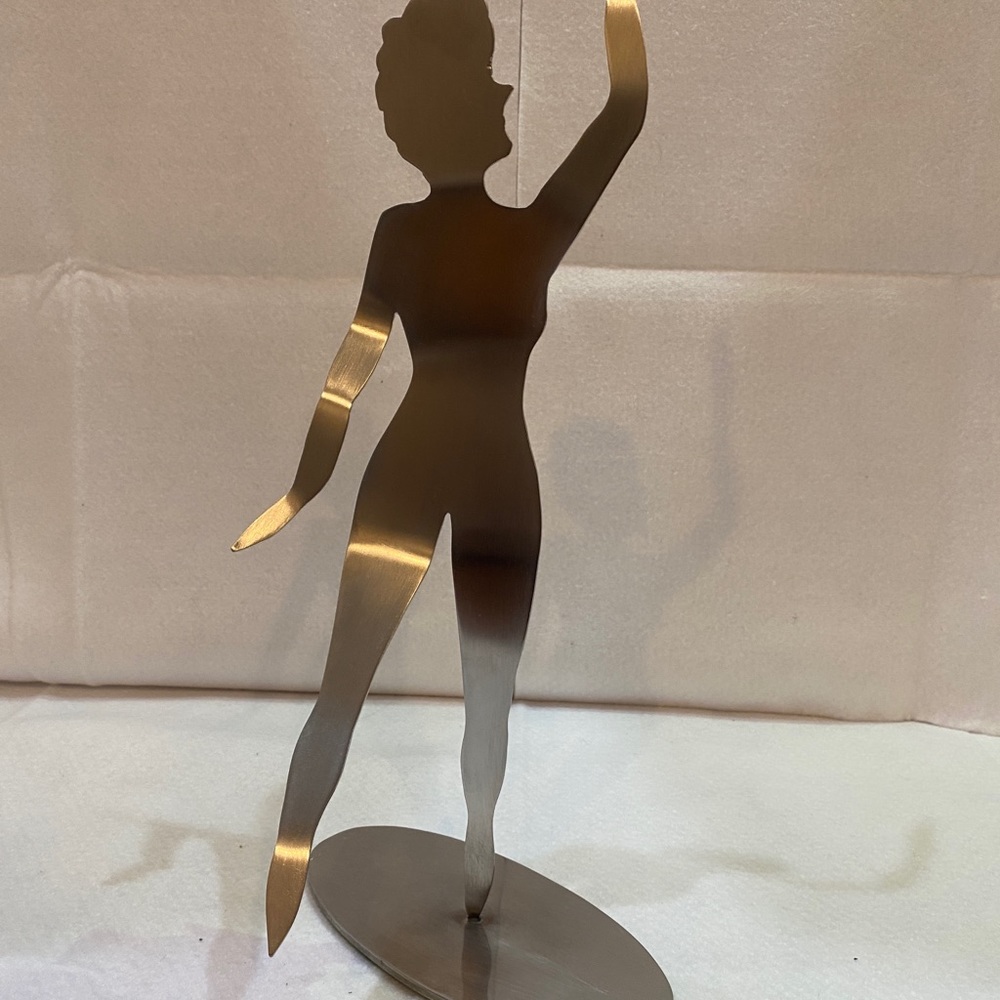 Woman Statue - Picture 2 of 2